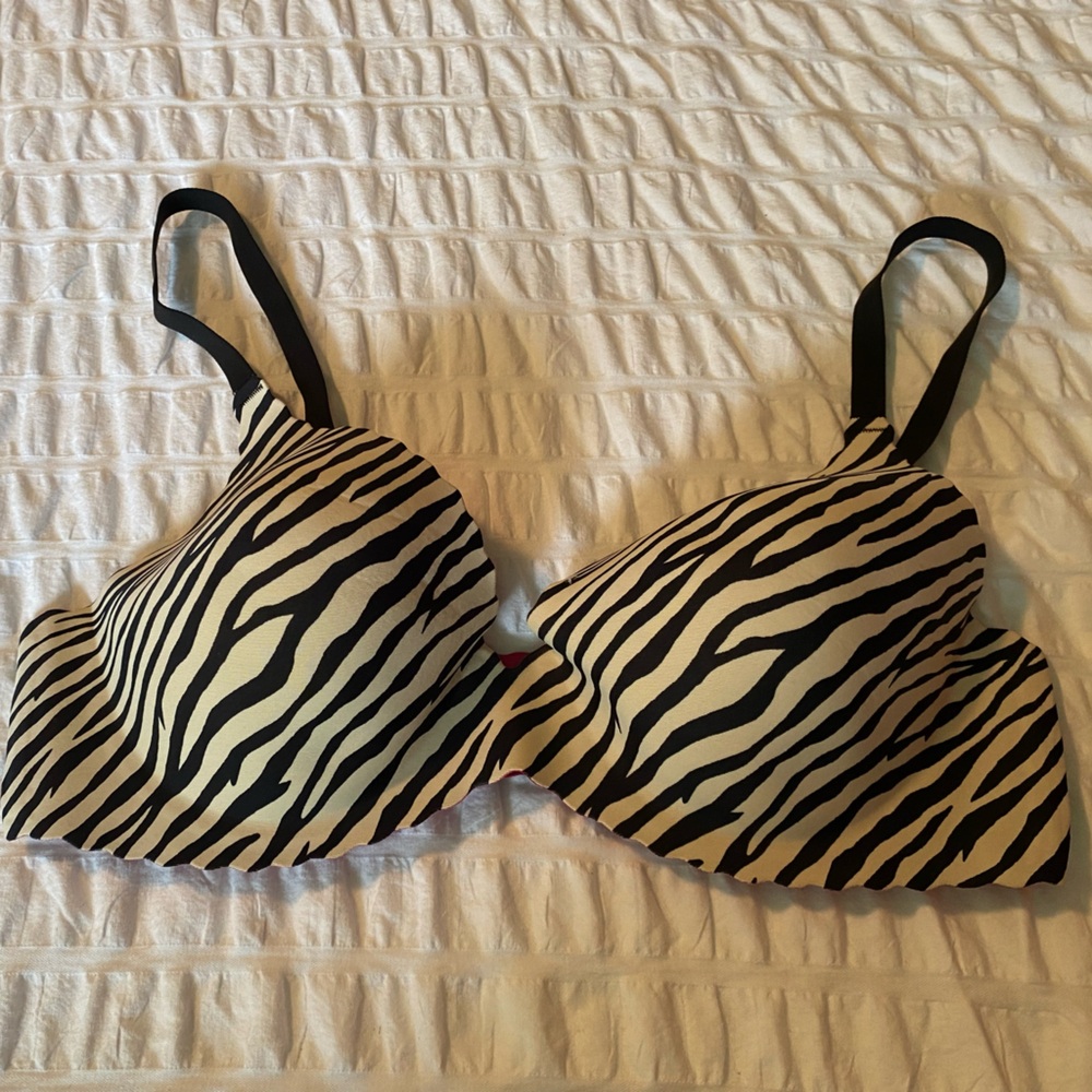 NWOT maidenform zebra print underwire bra size 38C